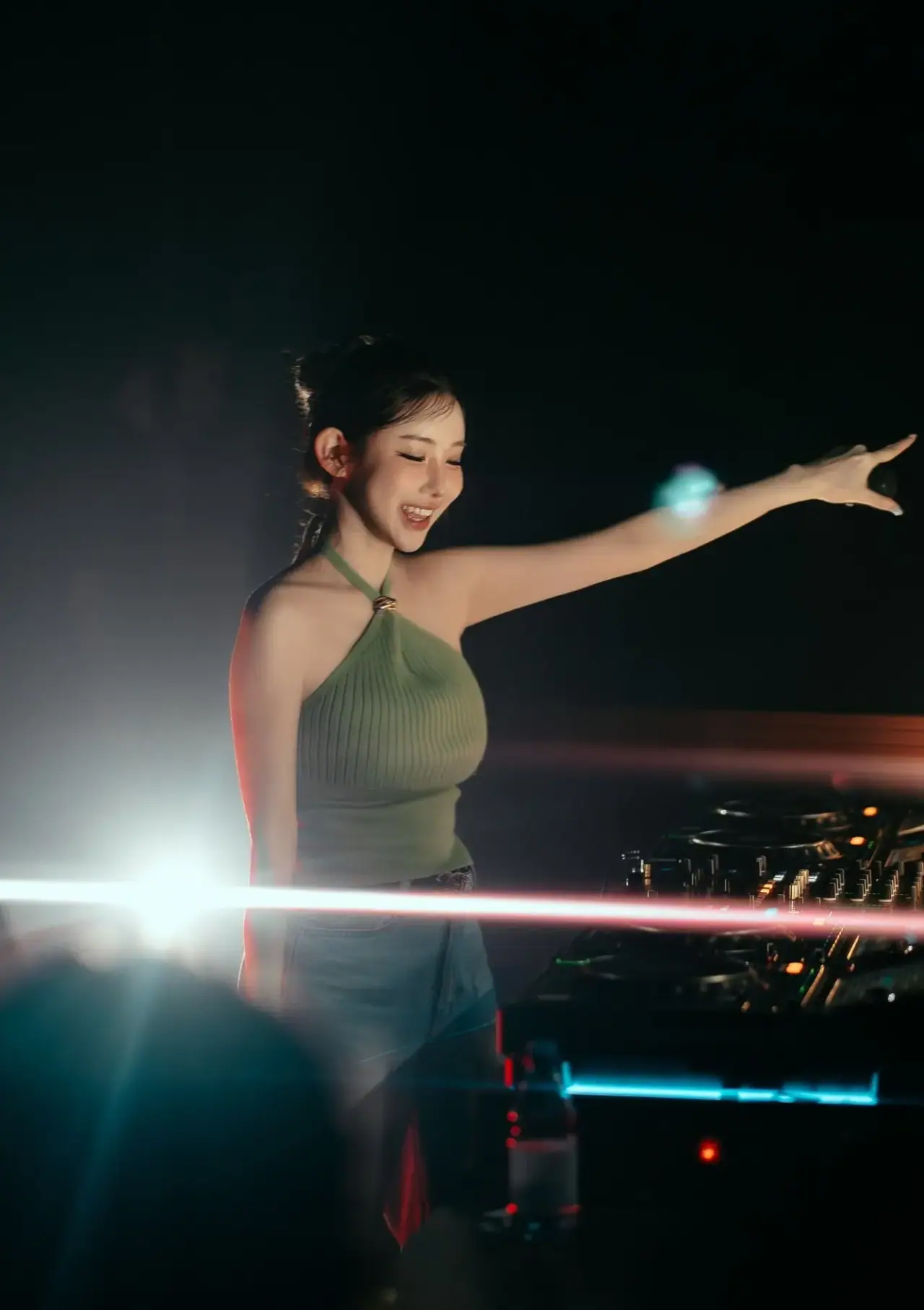 Cận cảnh nghệ sĩ trên sân khấu